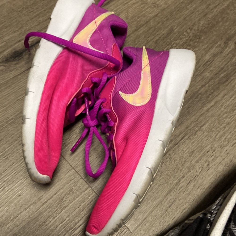 Nike 4.5 Youth Pink like NEW!!! Worn once